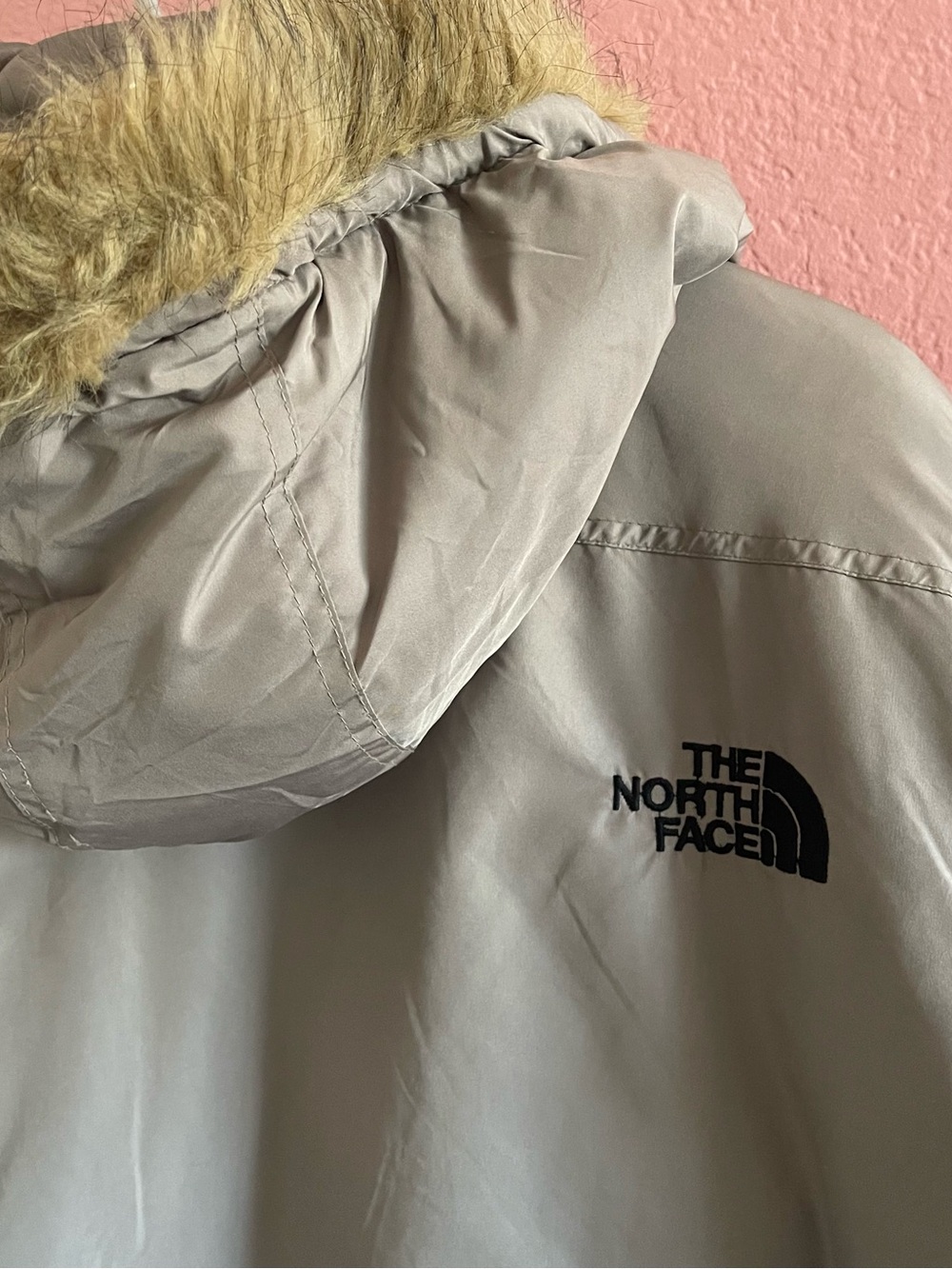 The North Face Men’s Beige Parka Jacket with Faux-Fur Hood - Picture 8 of 11
